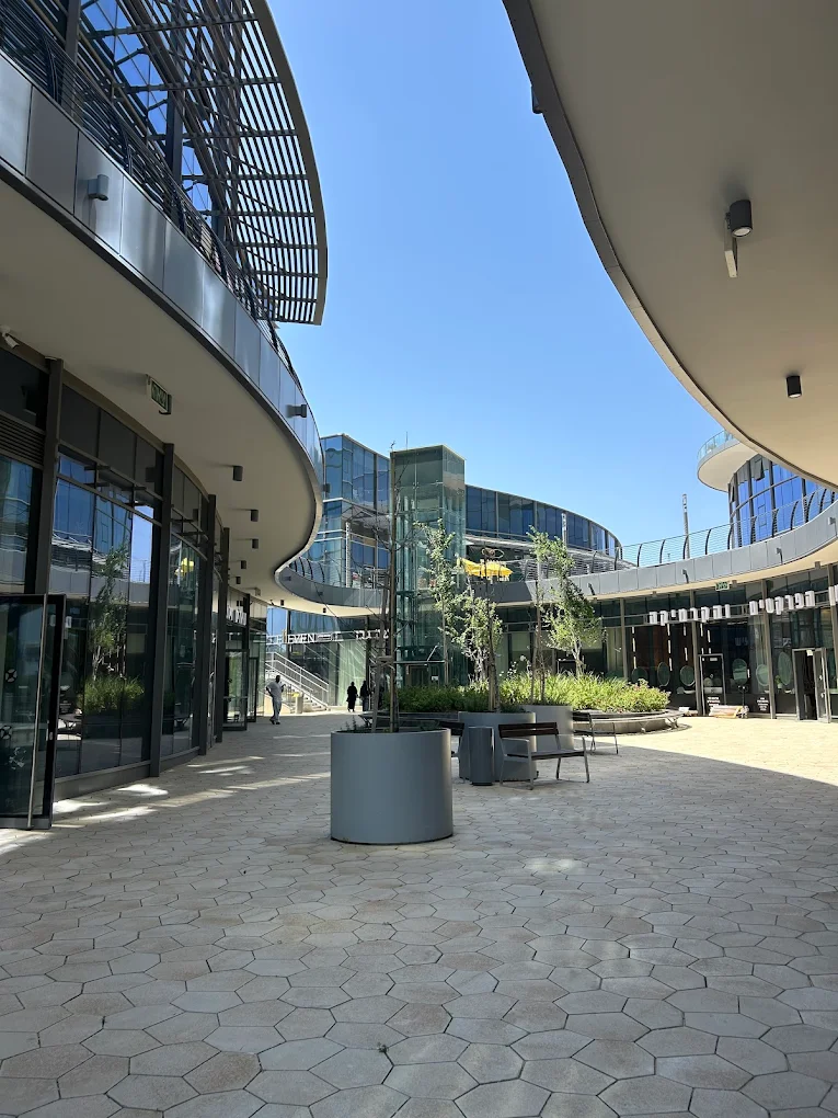 Dr. Rosana Schechter – Gastroenterologist at EliteMed Specialist Clinic 9